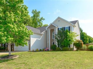 10010 Highlands Crossing Dr, Charlotte, NC 28277