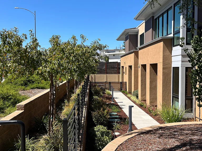 Sepulveda Cir — Photo 28