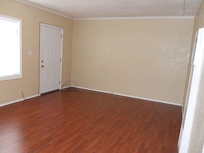2nd image of 608 Ella St