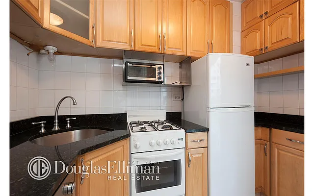 Sold by Douglas Elliman | media 14