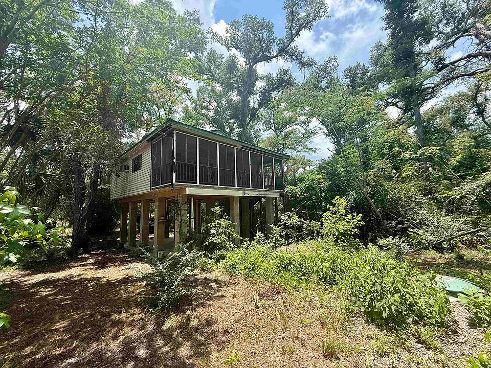 1st image of 524 NE Withla Bluffs Way