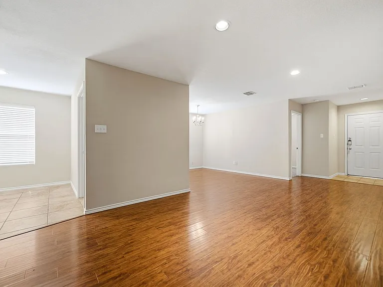 712 Preston Dr — Photo 5