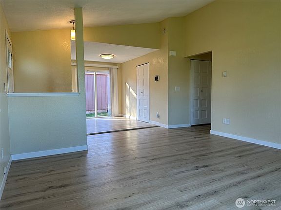 5th image of 638 Bavarian Lane SE