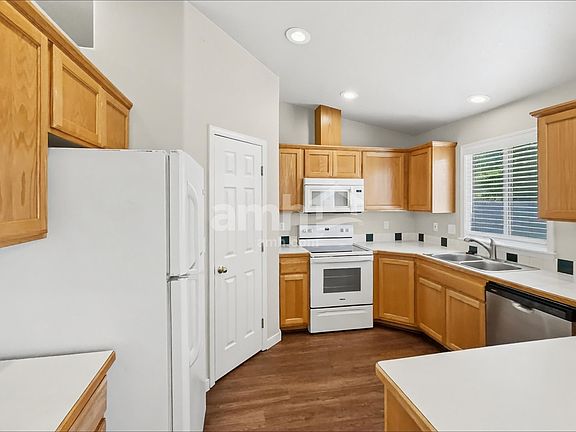 3rd image of 501 N Mira Ave