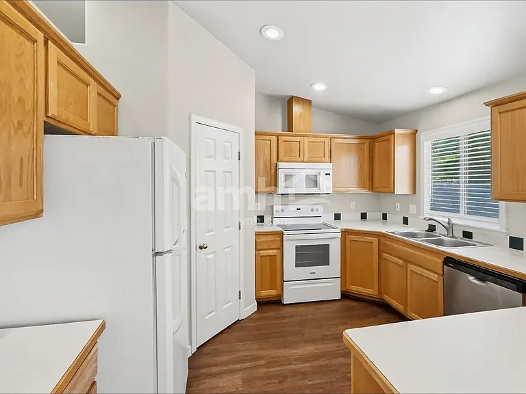 501 N Mira Ave — Photo 3