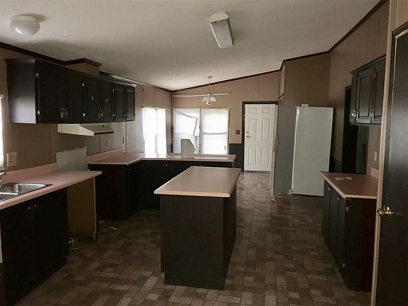 Large kitchen, counter space