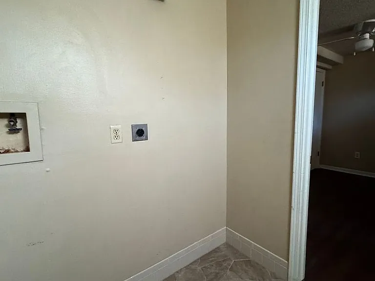 12321 W 71st St — Photo 18