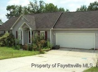 521 Bramblegate Rd, Hope Mills, NC 28348