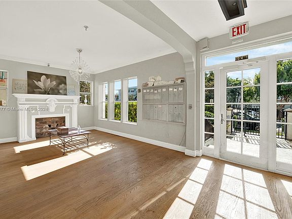 4th image of 1027 Pennsylvania Ave APT 201