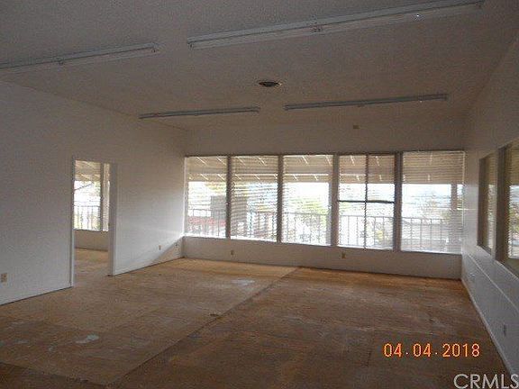 4th image of 901 S Main St