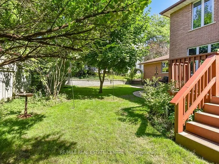 28 Walnut Dr — Photo 3