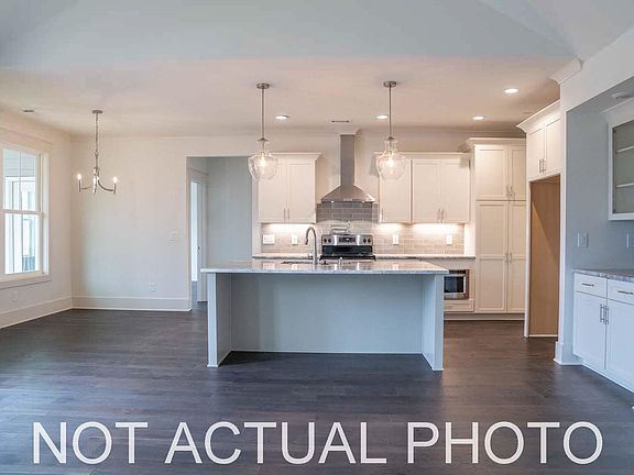3rd image of 1020 Hidden Hills Cir