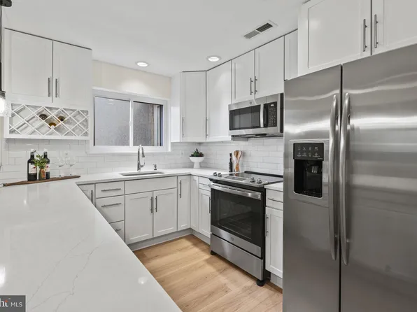 8929 Battery Pl #22, Bethesda, MD 20814