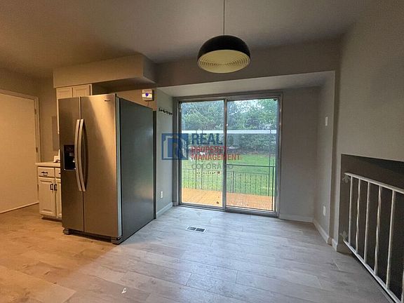 4th image of 4409 Dewey Dr