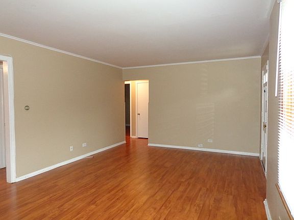 2nd image of 635 Meadow Ln
