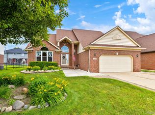 31135 Grayson Dr, Chesterfield, MI 48051