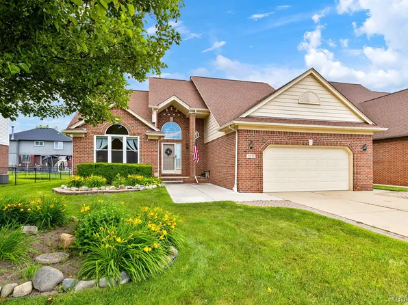 31135 Grayson Dr, Chesterfield, MI 48051