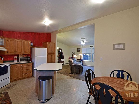 5th image of 812 Golden West Dr