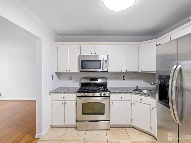 454 Northam Dr — Photo 8