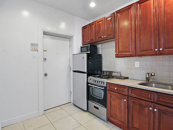 5th image of 120 Thompson St APT 8