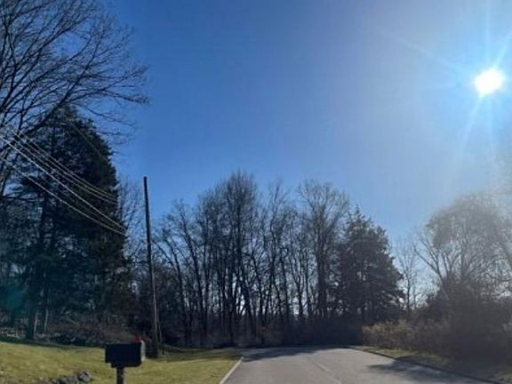 Exterior Neighborhood (street photo)