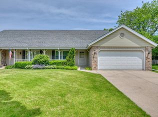 W72N1062 Hampton Ave, Cedarburg, WI 53012