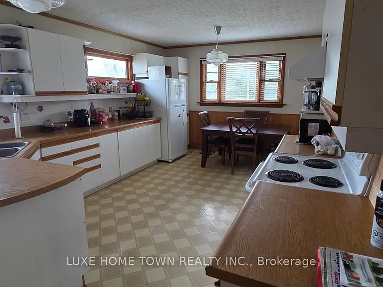 2445 Hespeler Rd — Photo 36