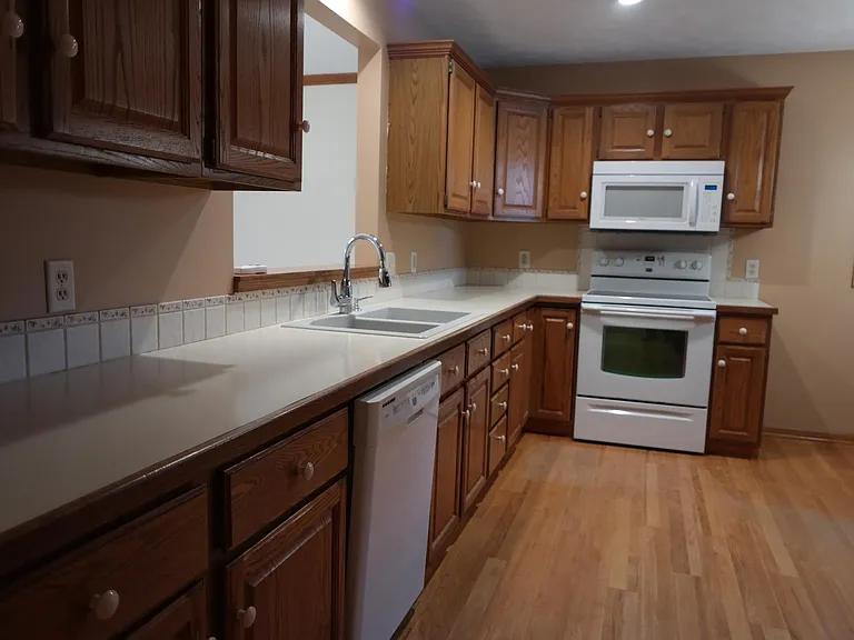 525 Spring Lane Dr — Photo 3