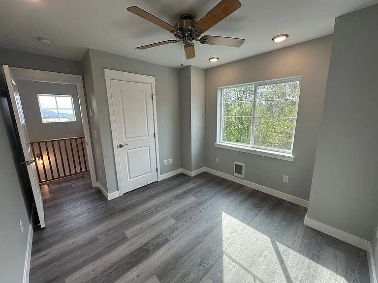 3501 Sussex Dr — Photo 2