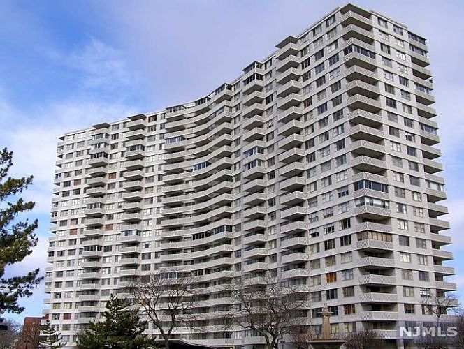 1st image of 2100 Linwood Ave #18-V