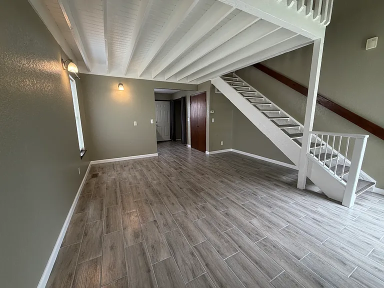 1011 Chartrand Ave — Photo 3