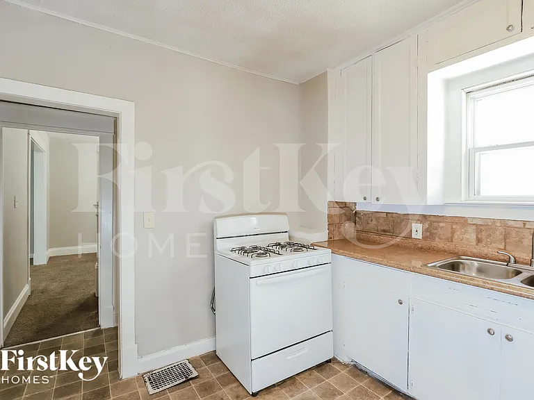 1603 Elmwood Ave — Photo 9