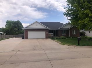 709 S Shore Dr, Hastings, NE 68901
