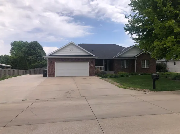 709 S Shore Dr, Hastings, NE 68901