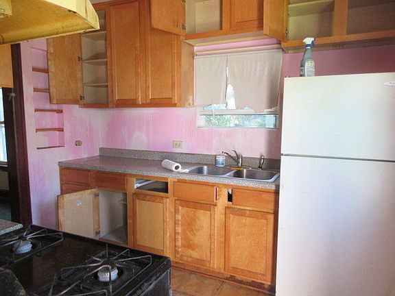 2nd image of 1126 New York St