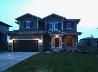 17284 S Lichtenauer Dr, Olathe, KS 66062