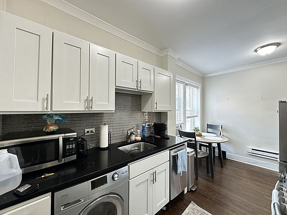 5th image of 3817.5 N Greenview Ave #W2