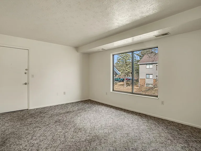 Chippewa Village Apartments Convenient Living in Beaver Falls, PA — Photo 8