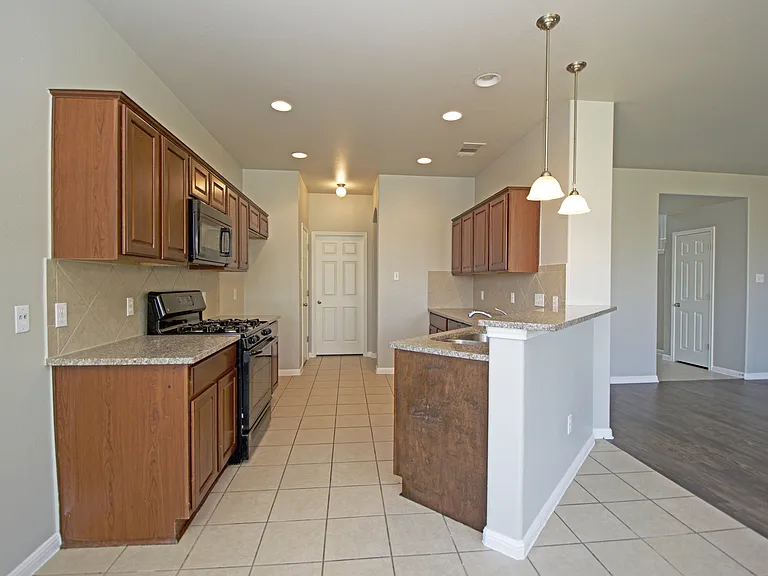 6800 Cromarty Ln — Photo 12