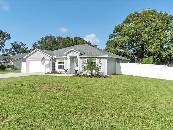 4th image of 2541 Ambassador Ave