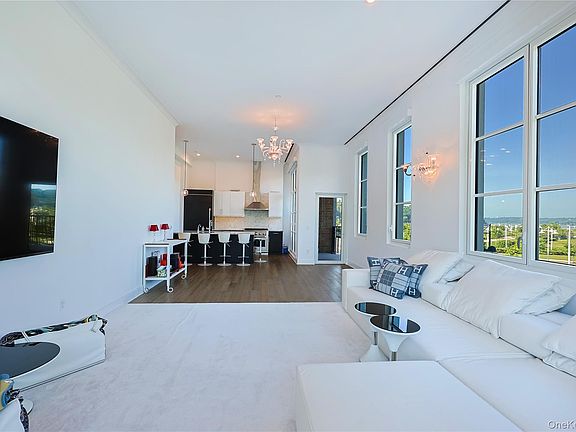4th image of 100 Garvies Point Road #1024