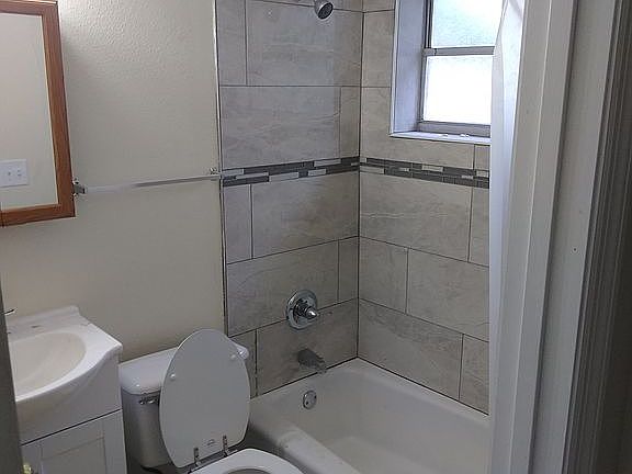 5th image of 2909 S Lake Deer Dr