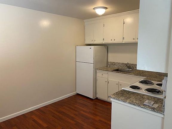 2nd image of 585 W Iowa Ave Unit 3