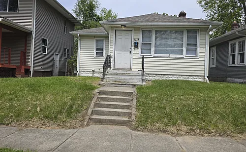 1213 E Donald St Photo 1