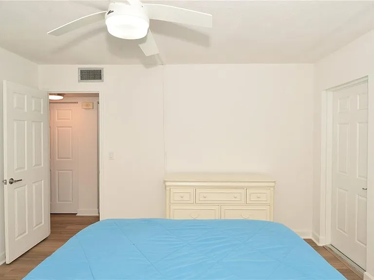 4700 Cove Cir #107 — Photo 27