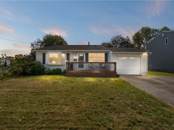 222 Deerfield Dr E, Utica, NY 13502