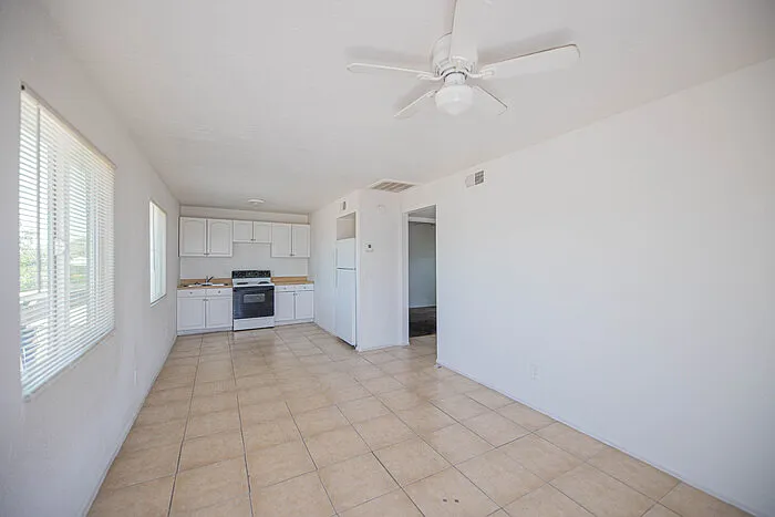 2 bed, 1.0 bath, 672 sqft, $695 — Photo 4