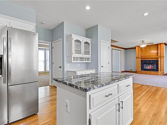 4th image of 5001 Hilltop Dr