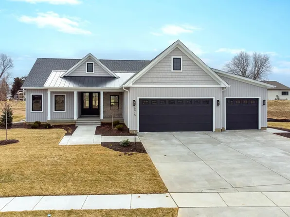 6915 Wilderness Poin, Bettendorf, IA 52722