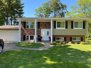 5 Hillcrest Blvd, Ballwin, MO 63021